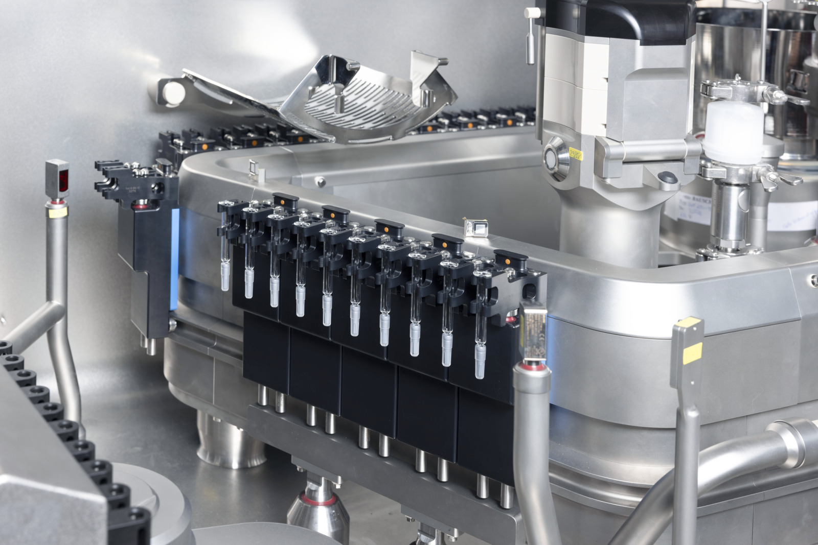 Safe processing of ready-to-use syringes